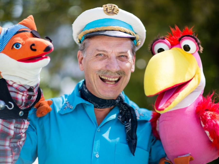 Družinski piknik v parku z Ribičem Pepetom