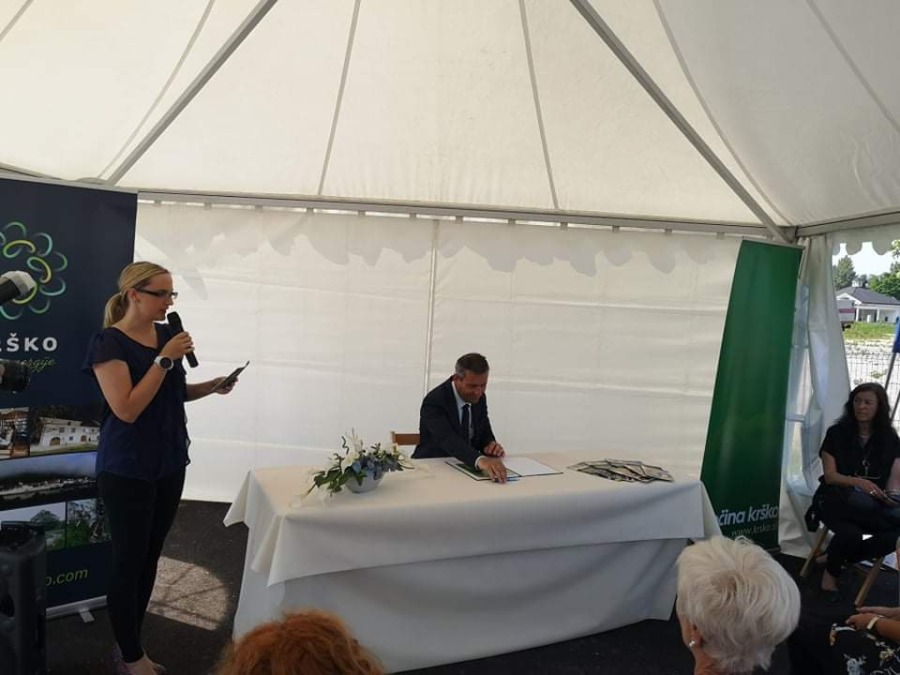 Krško pridobilo novo postajališče za avtodome, župan podpisal Zeleno zavezo